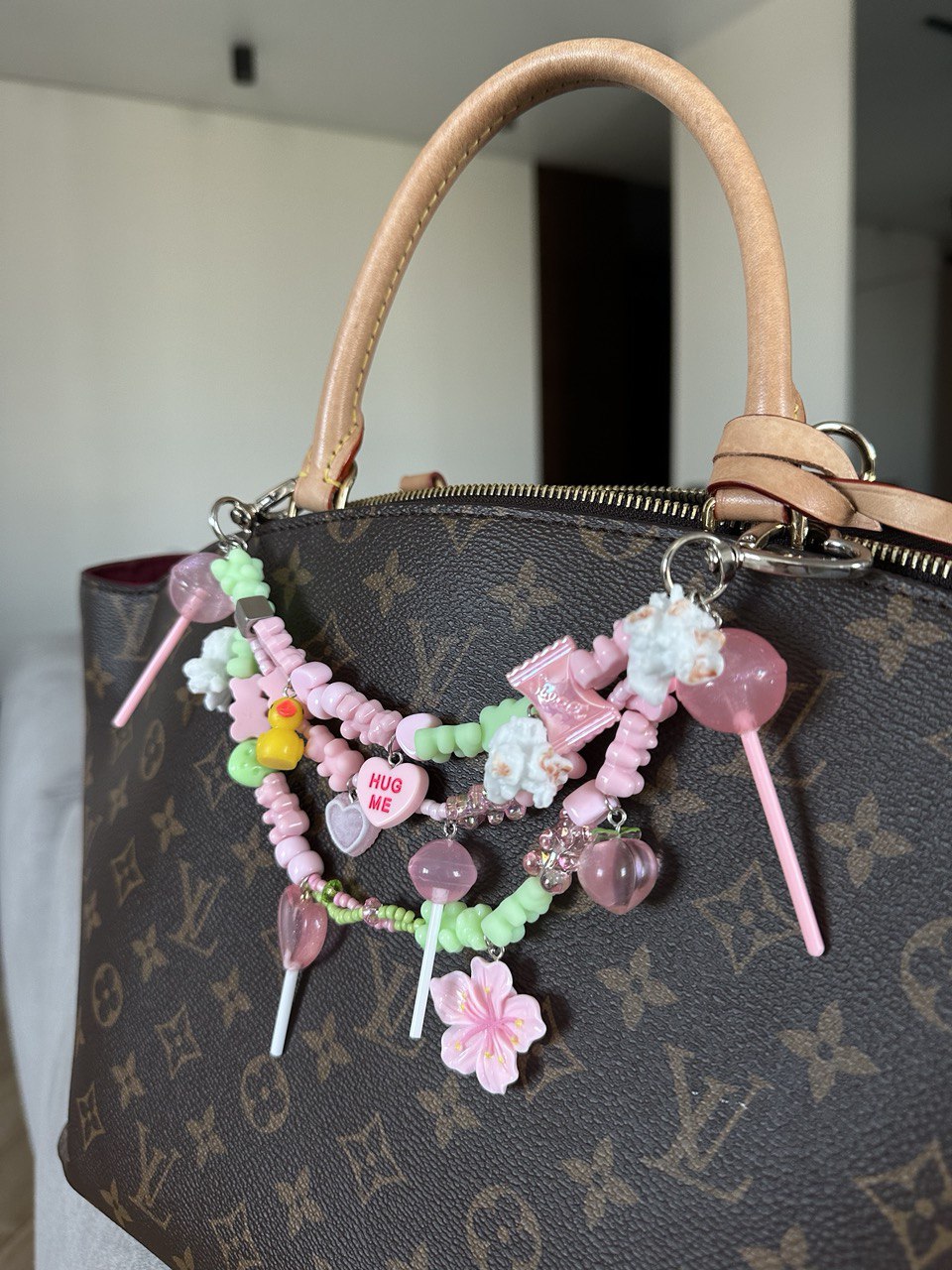 Bubble bath, peach and sweets